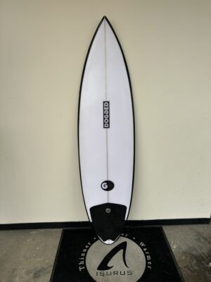 Dogged - 5’7 X 17 3/4 x 2 1/8 = 23.2L FCS Stock en Punta Hermosa