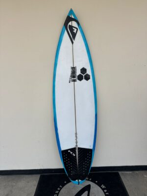 Alquiler Channel Island- Proton- 5.9 x 18 1/2 x 2 5/16 = 25.4L FCS Tabla en Punta Hermosa