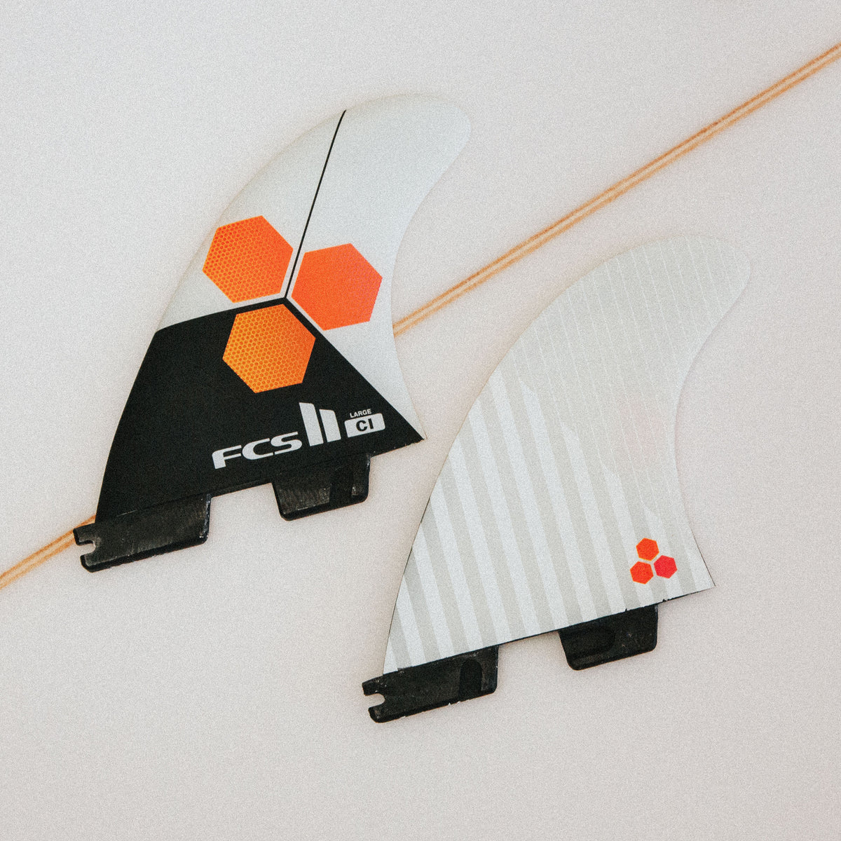 FCS II CI PC Large White Tri Retail Fins - Imagen 4